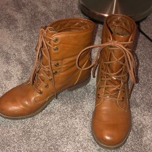 Combat boots